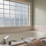 Ce-recomanda-specialistii-cand-ai-o-baie-mica-cada-sau-cabina-de-dus.jpg